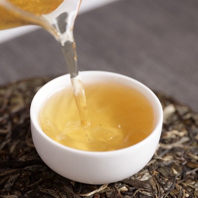 批发云南普洱茶 2013年易武正山早春茶 明前生茶 357g七子饼图4
