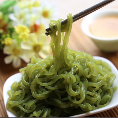 英之雨饱腹代餐低热量零脂肪出口代加工魔芋菠菜面300克 厂家直销图4