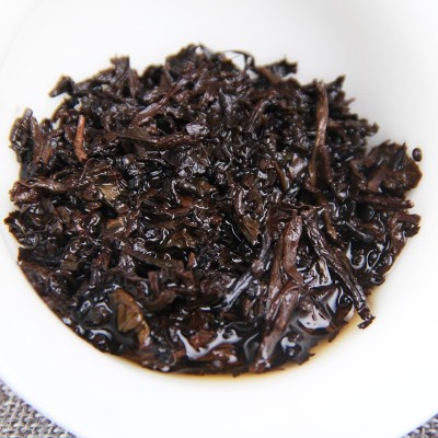 批发云南普洱茶叶 七子饼茶金芽小饼 熟茶 宫廷普洱茶饼图4