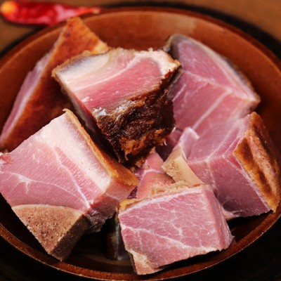 厂家批发四川特产腊肉腊猪脚500g农家自制咸肉前猪腿烟熏腊猪蹄子图2