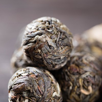 批发 云南普洱茶 2020大树春茶 冰岛龙珠生茶 手工沱茶 500g散茶图2