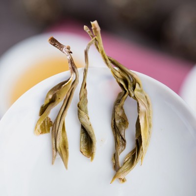 批发 云南普洱茶 2020大树春茶 冰岛龙珠生茶 手工沱茶 500g散茶图4