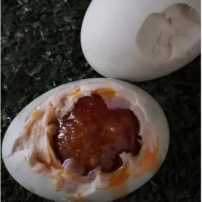 厂家批发价出售60g-80g凹凸蛋破壳蛋磕碰瑕疵蛋咸蛋流油咸鸭蛋图2