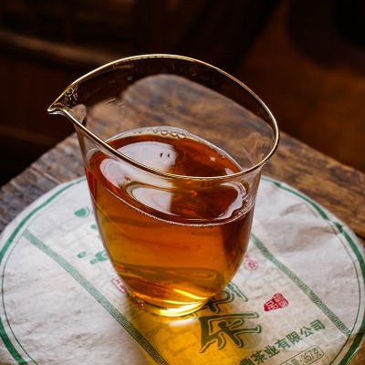 2012年普洱茶生茶勐海古树春茶一口料生茶饼云南普洱茶老生茶批发图4