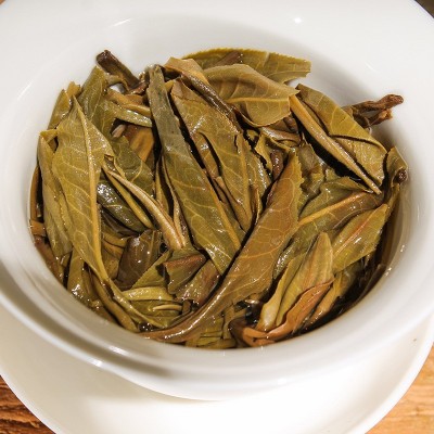 普洱茶生茶饼茶布朗山老曼峨古树茶普洱生茶饼云南普洱茶普洱茶饼图4