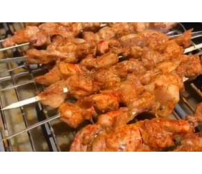 大理纯炭火烧烤，大肉串边烤边冒油！大口撸串大口嗦面