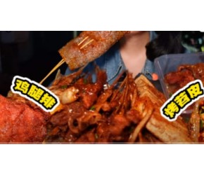 全是肉的烤苕皮和超大烤鸡排！重庆烧烤都这么好吃吗！