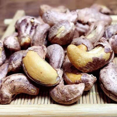 越南新货炭烧盐焗带皮腰果A+180大果盒装坚果炒货批发图4