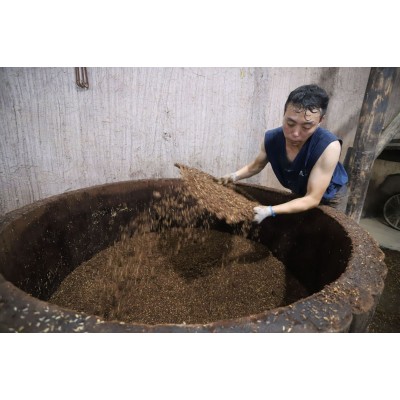 固态发酵茅台镇酱香型高粱散酒基酒白酒封坛洞窖藏老酒工厂家灌装图2