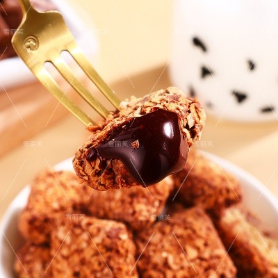 燕麦酥黑巧燕麦脆网红爆款休闲办公室零食整箱批发图4