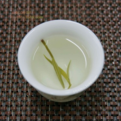 云南头春碧螺春浓香型滇青绿茶散装批发一级新茶叶厂家直销图4