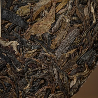 普洱茶春普洱生茶饼357g老班章古树茶黄金叶生普茶饼批发图2