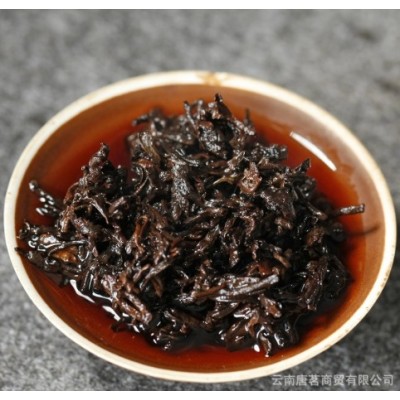 批发云南普洱茶 饼 珍藏 七子 乔木 2017 黑茶 勐海金芽熟茶饼图4