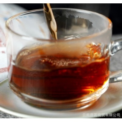 批发云南普洱茶 饼 珍藏 七子 乔木 2017 黑茶 勐海金芽熟茶饼图2